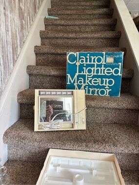 Clairol lighted makeup mirror